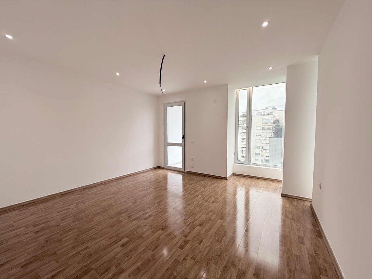 Apartament fantastik per shitje, prane Ambasades Amerikane, Tirane.