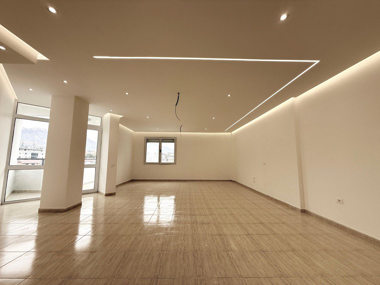 Apartament fantastik per shitje, prane Ambasades Amerikane, Tirane.