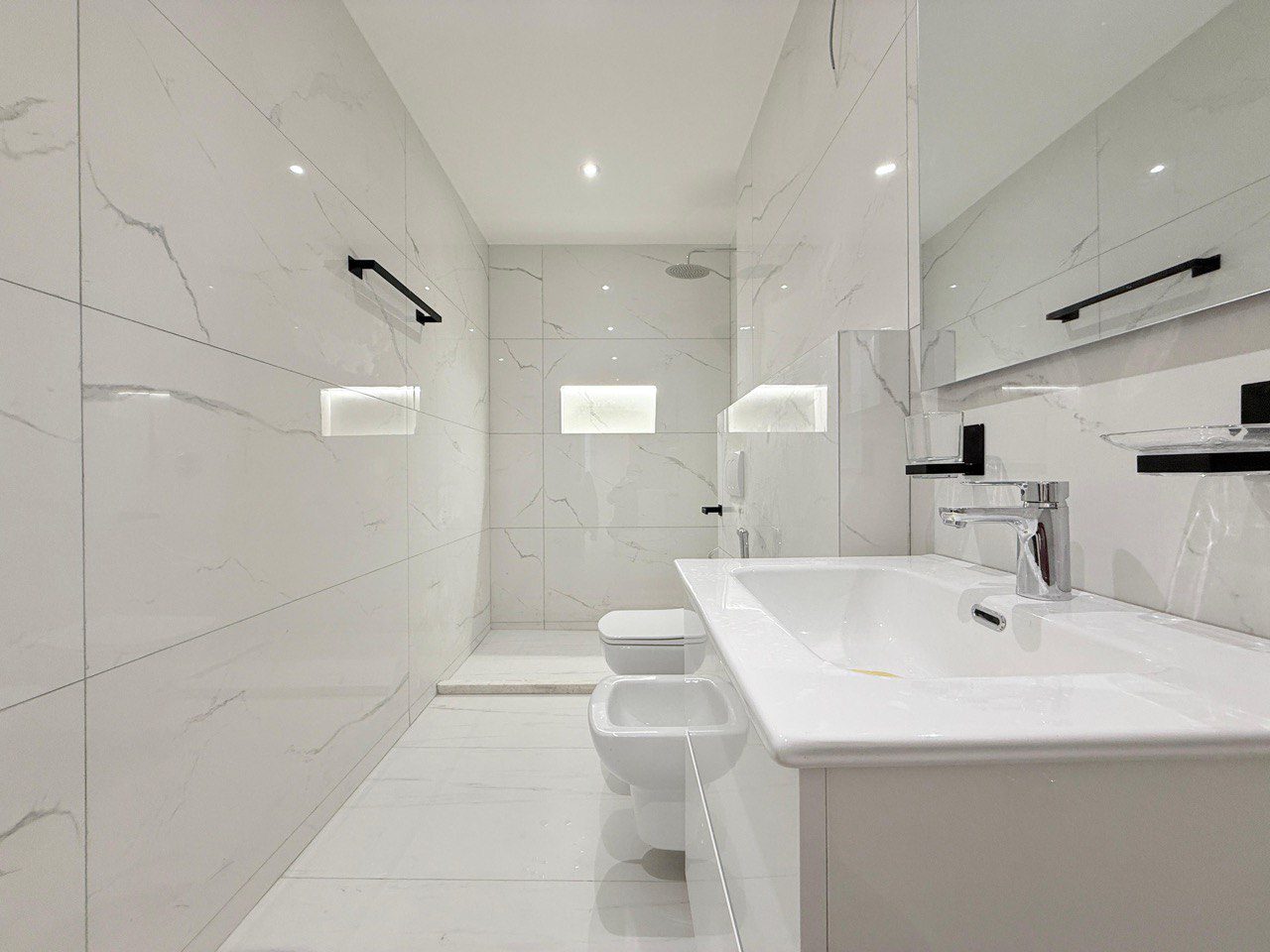 Apartament fantastik per shitje, prane Ambasades Amerikane, Tirane.
