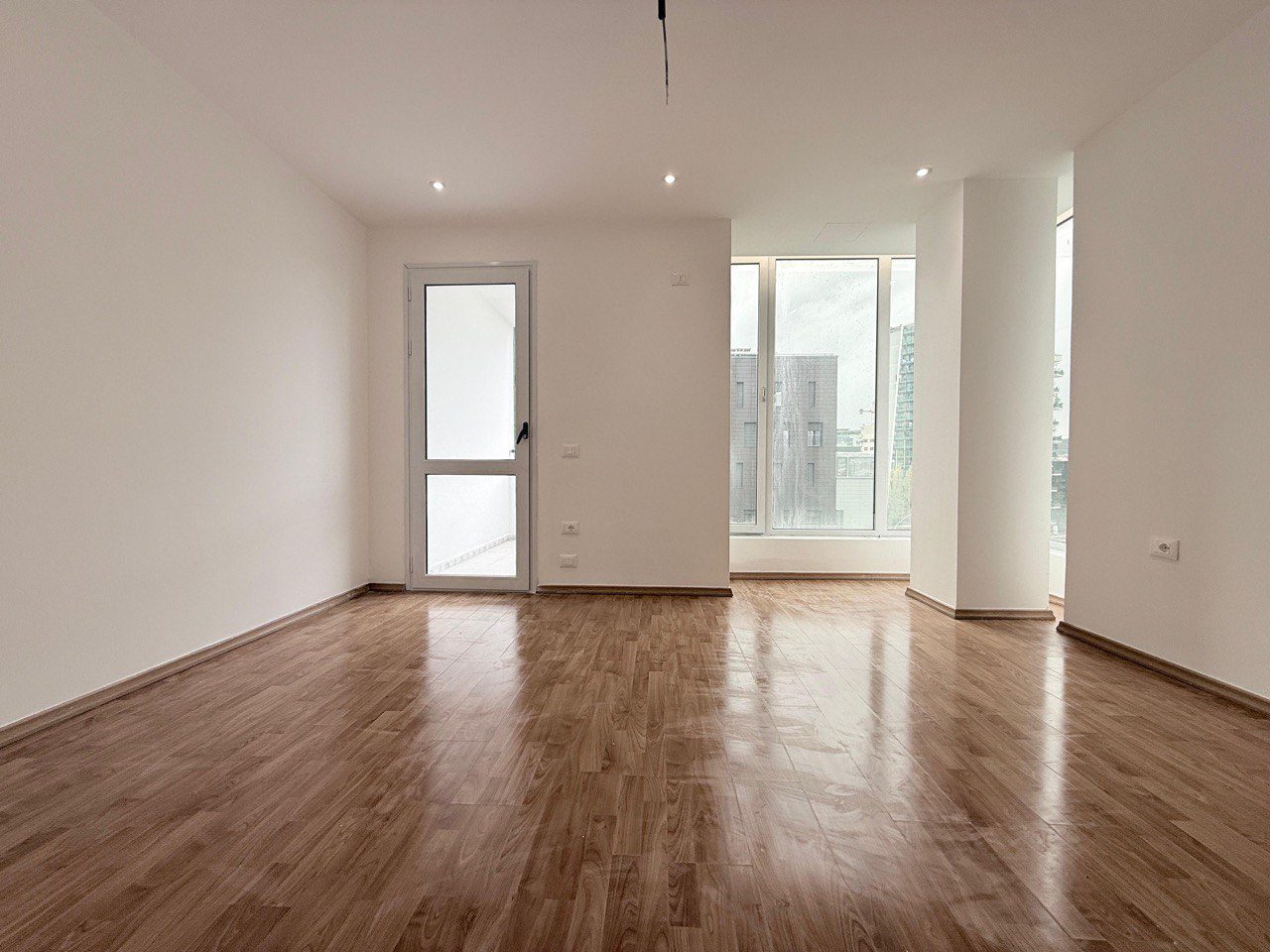 Apartament fantastik per shitje, prane Ambasades Amerikane, Tirane.