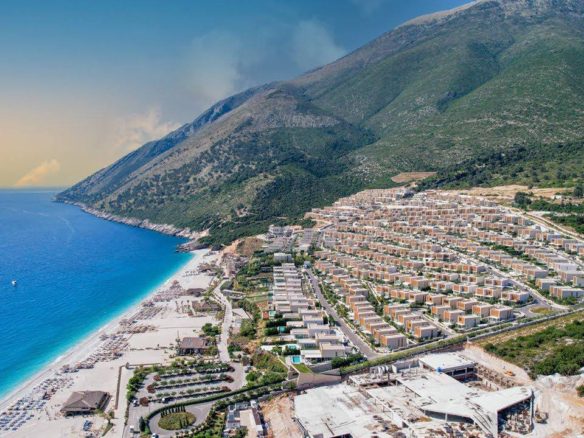 Vila Twin(2 vila te bashkangjitura) per shitje, ne Green Coast, Palase, Vlore.
