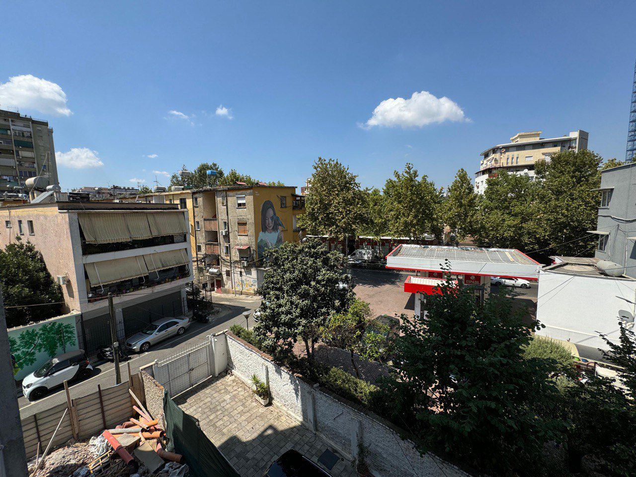 Apartament 2+1 per shitje, prane Rruges se Barrikadave, Tirane.