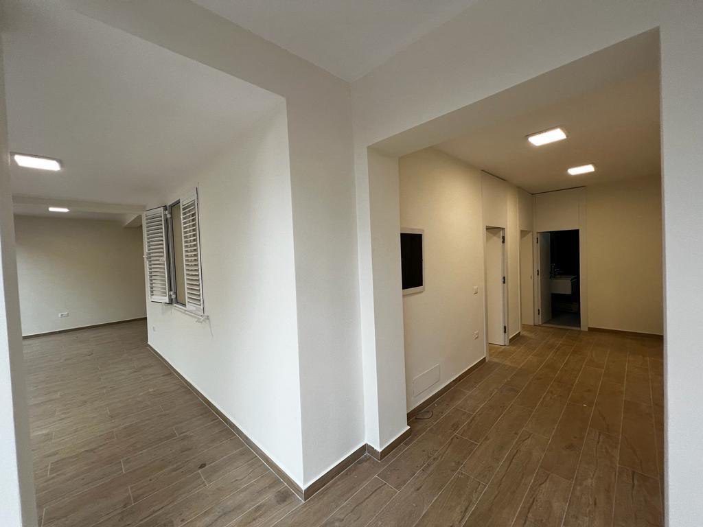 Ambient biznesi me qera, rruga Bardhyl, Tirane.