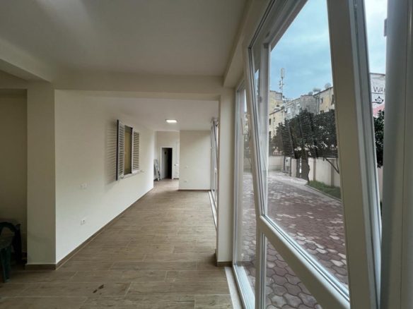 Ambient biznesi me qera, rruga Bardhyl, Tirane.