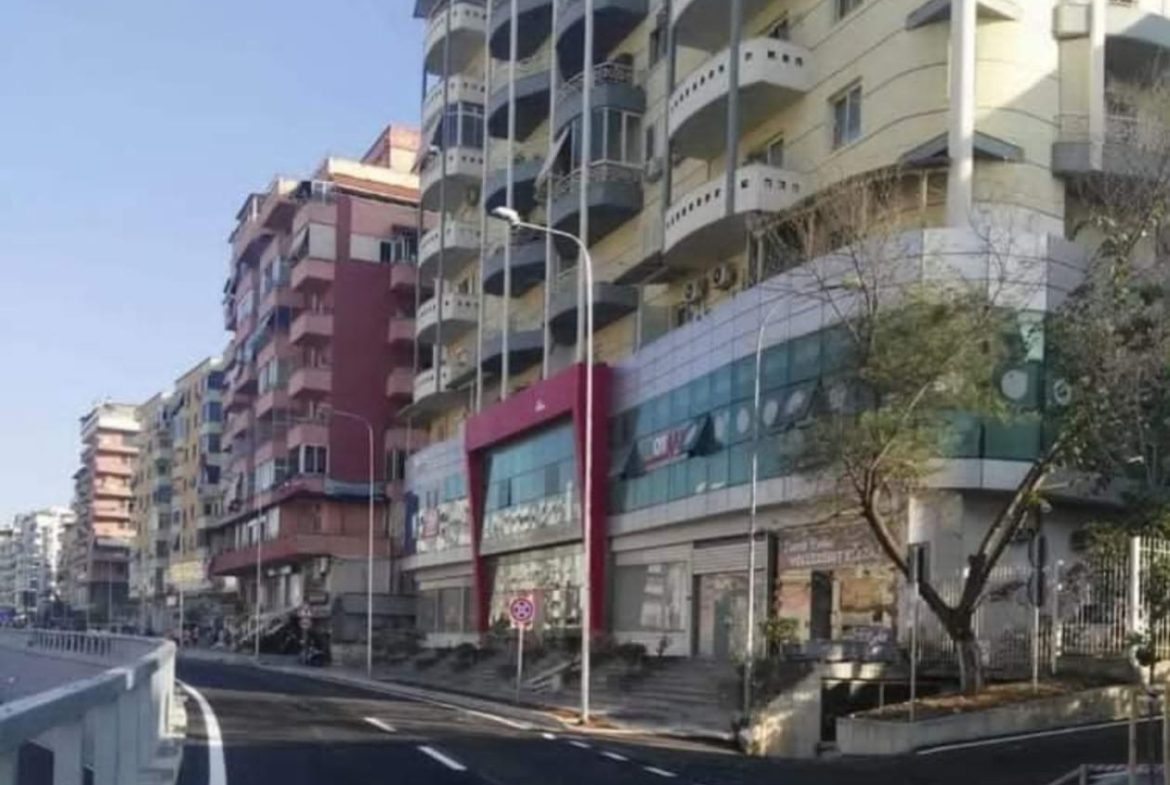 Ambient per zyre, pas Big Market, Selite, Tirane.