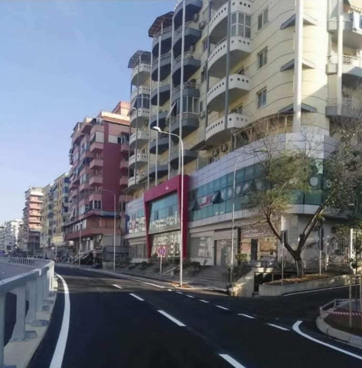 Ambient per zyre, pas Big Market, Selite, Tirane.