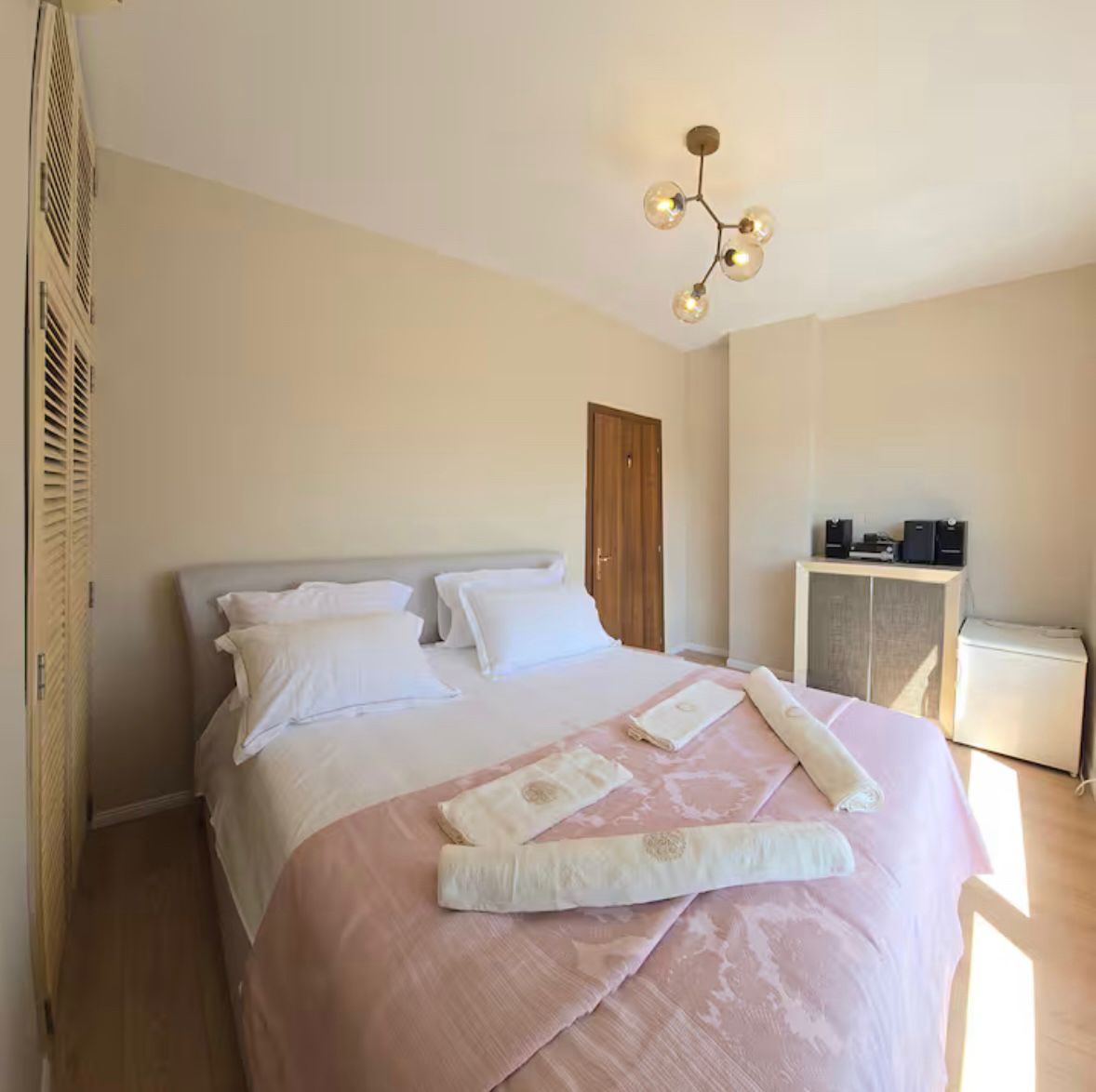 Apartament per qera, prane Sky Tower, Tirane.