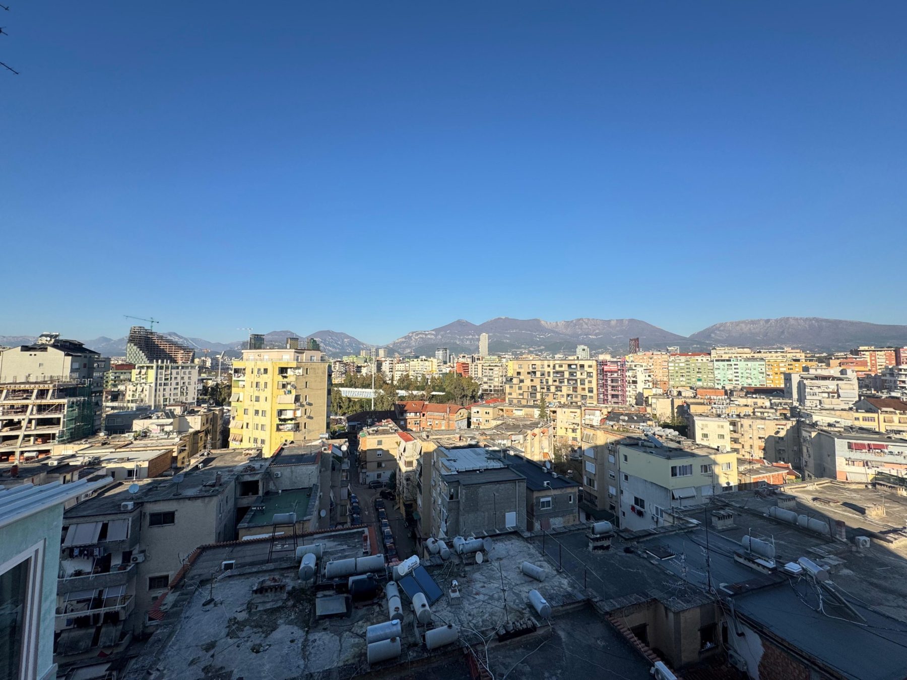 Apartament 2+1 per qera, te Komuna Parisit, Tirane.