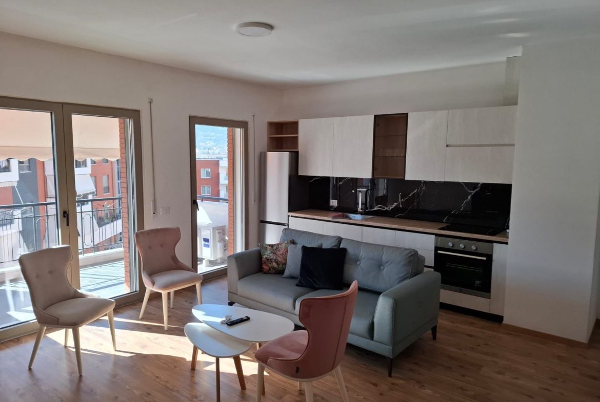 Apartament 1+1 per qera, te kompleksi Delijorgji, Tirane.