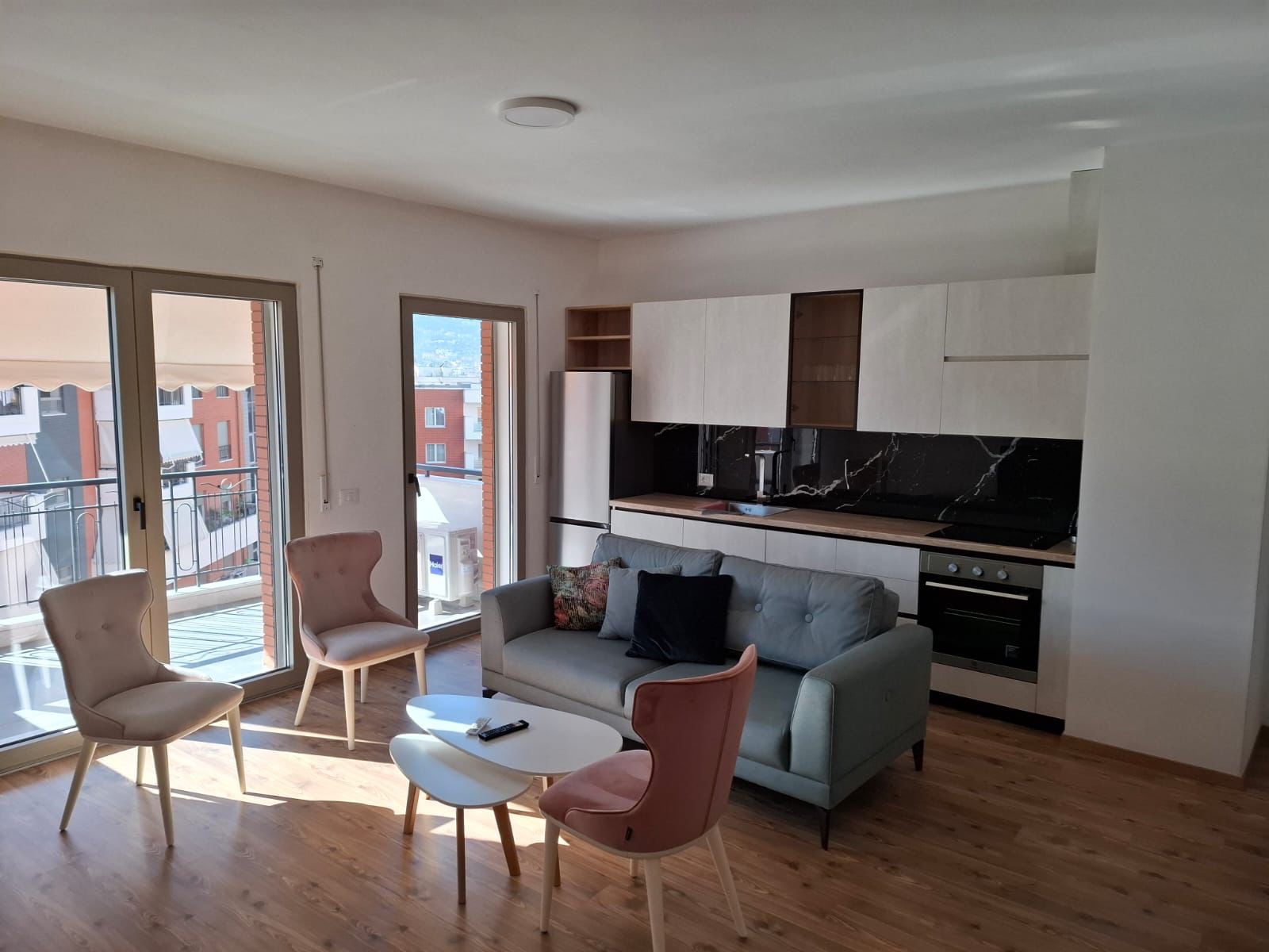 618ec7aa-6346-4dcc-8ed0-075770d964f4 Apartament 1+1 per qera, te kompleksi Delijorgji, Tirane.