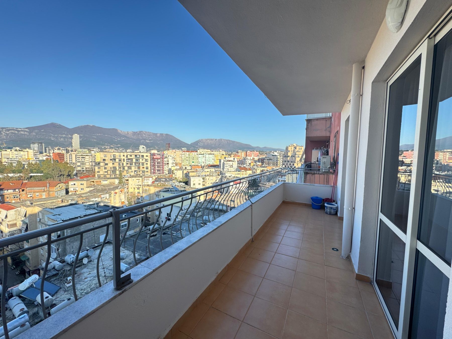 Apartament 2+1 per qera, te Komuna Parisit, Tirane.