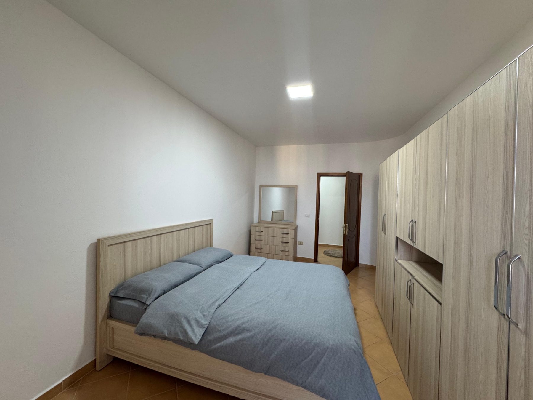 Apartament 2+1 per qera, te Komuna Parisit, Tirane.