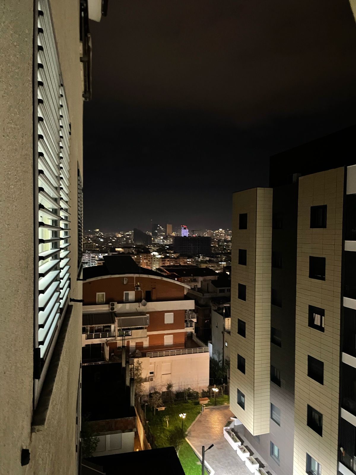 9e3cd5fe-2131-44cb-a4d1-f8e616146c69 Apartament 2+1 per qera, te Residenca Kodra Diellit, Tirane.