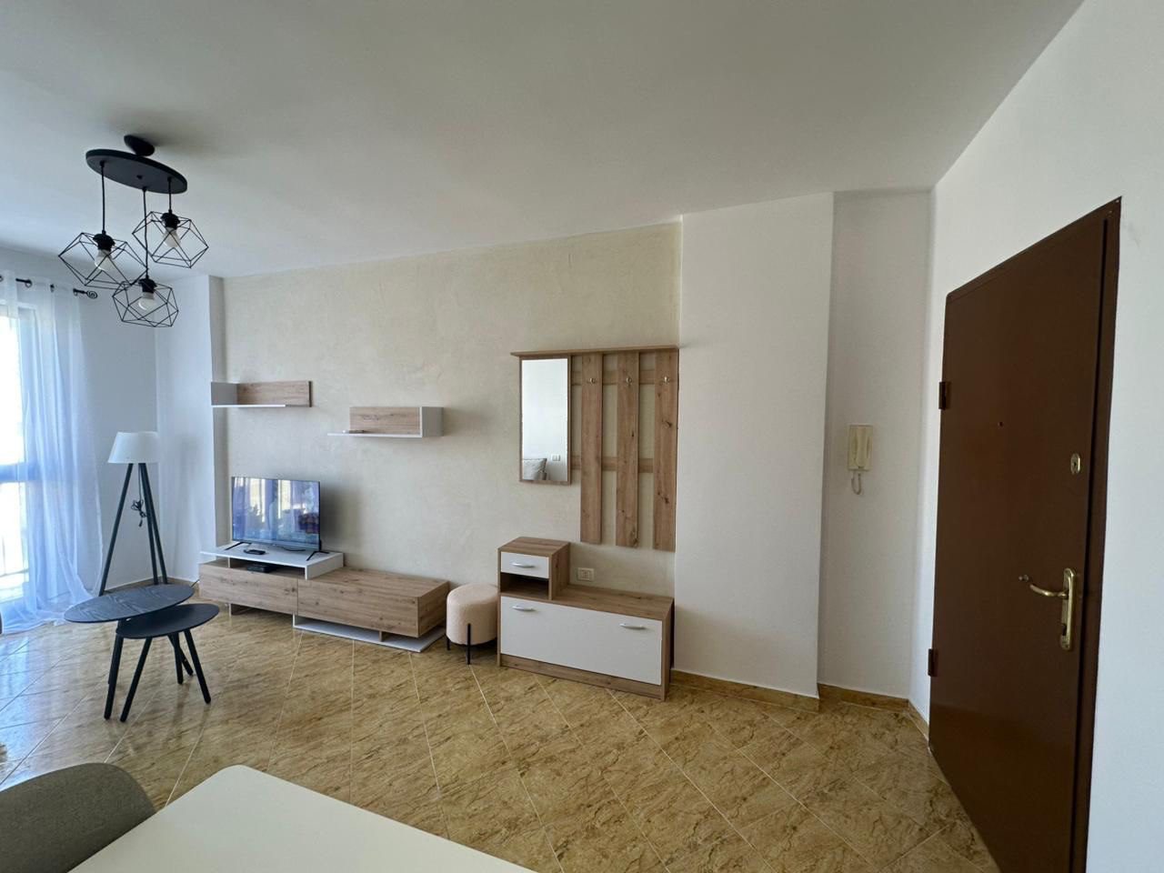 Apartament 1+1 per qera, prane tregut te Medreses, Tirane.