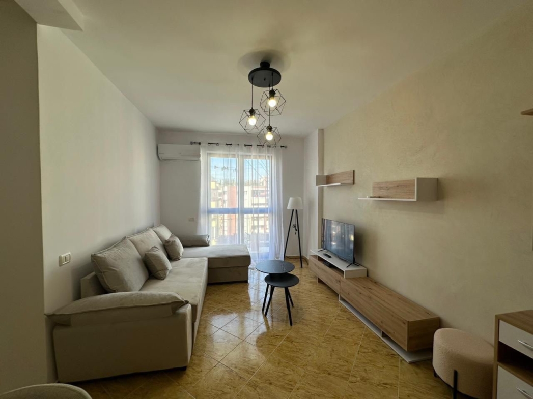 IMAGE 2025-03-04 21:52:06 Apartament 1+1 per qera, prane tregut te Medreses, Tirane.