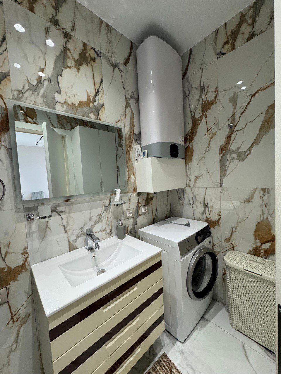 Apartament 1+1 per qera, pas Ambasades Amerikane, Tirane.