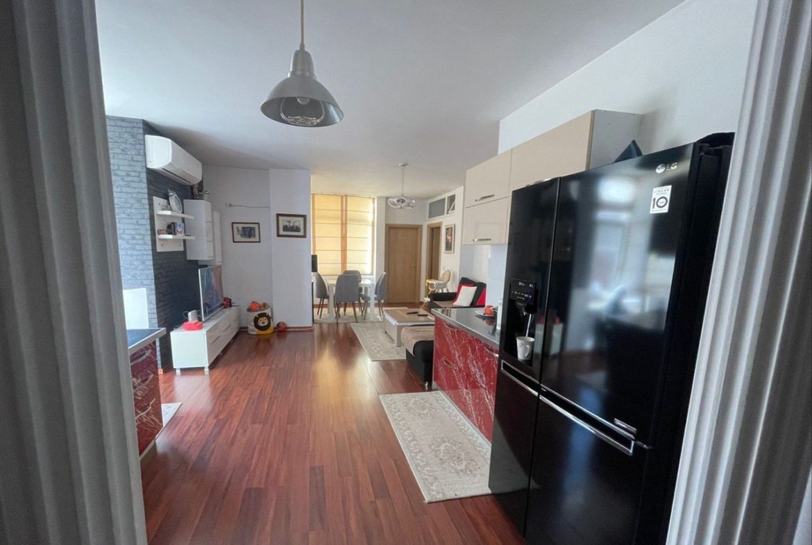 Apartament 3+1 per qera, te Blloku i Ambasadave, Tirane.