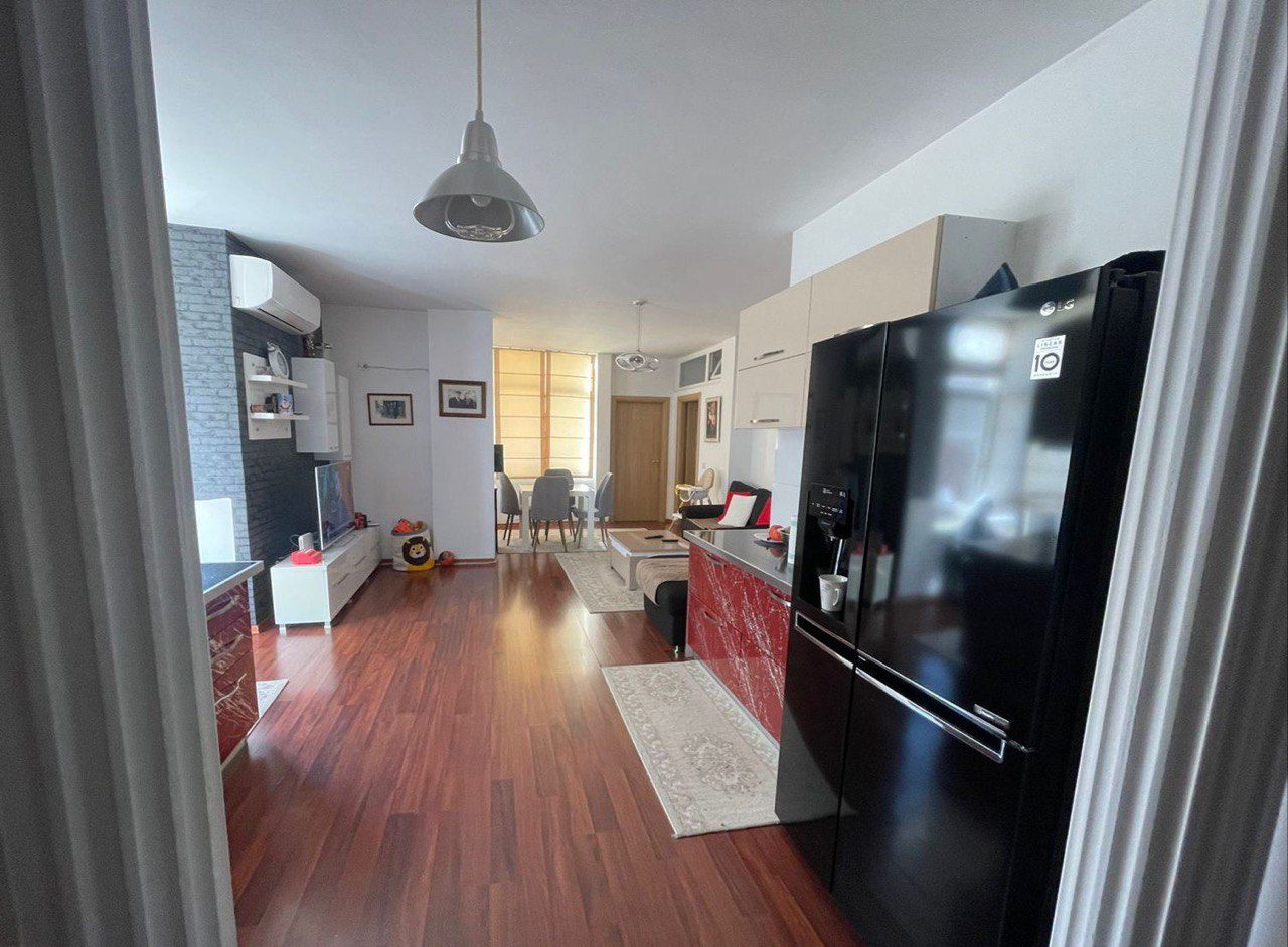 Apartament 3+1 per qera, te Blloku i Ambasadave, Tirane.