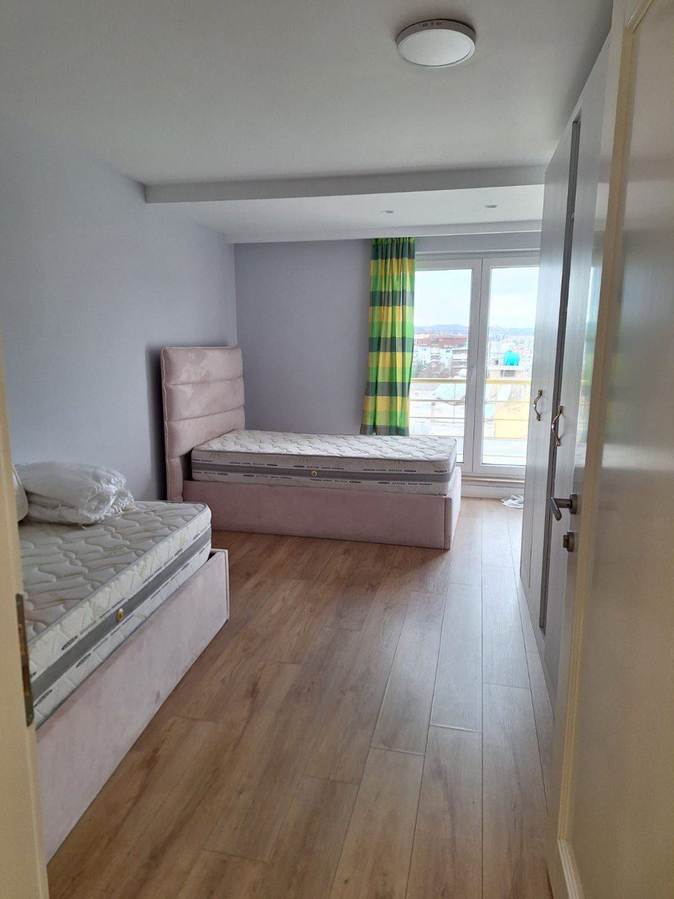 Super apartament 3+1 per shitje, prane Liqenit Artificial te Tiranes, Tirane.