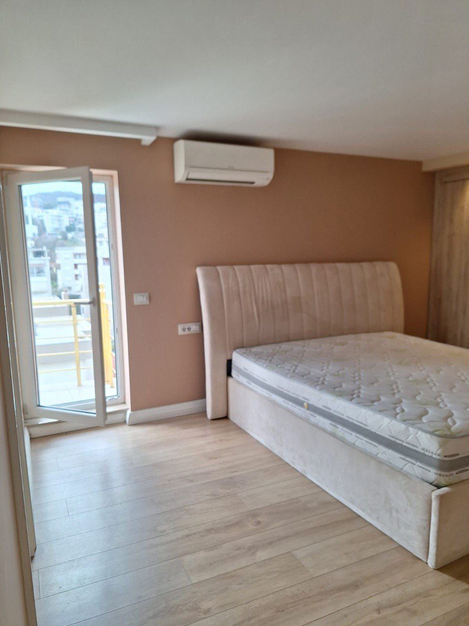 Super apartament 3+1 per shitje, prane Liqenit Artificial te Tiranes, Tirane.