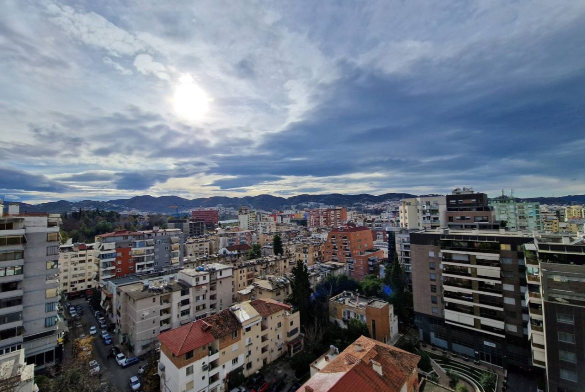 Ambient per zyra me qera, ne zonen e Bllokut, Tirane.