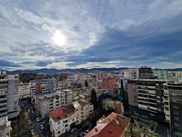 Ambient per zyra me qera, ne zonen e Bllokut, Tirane.
