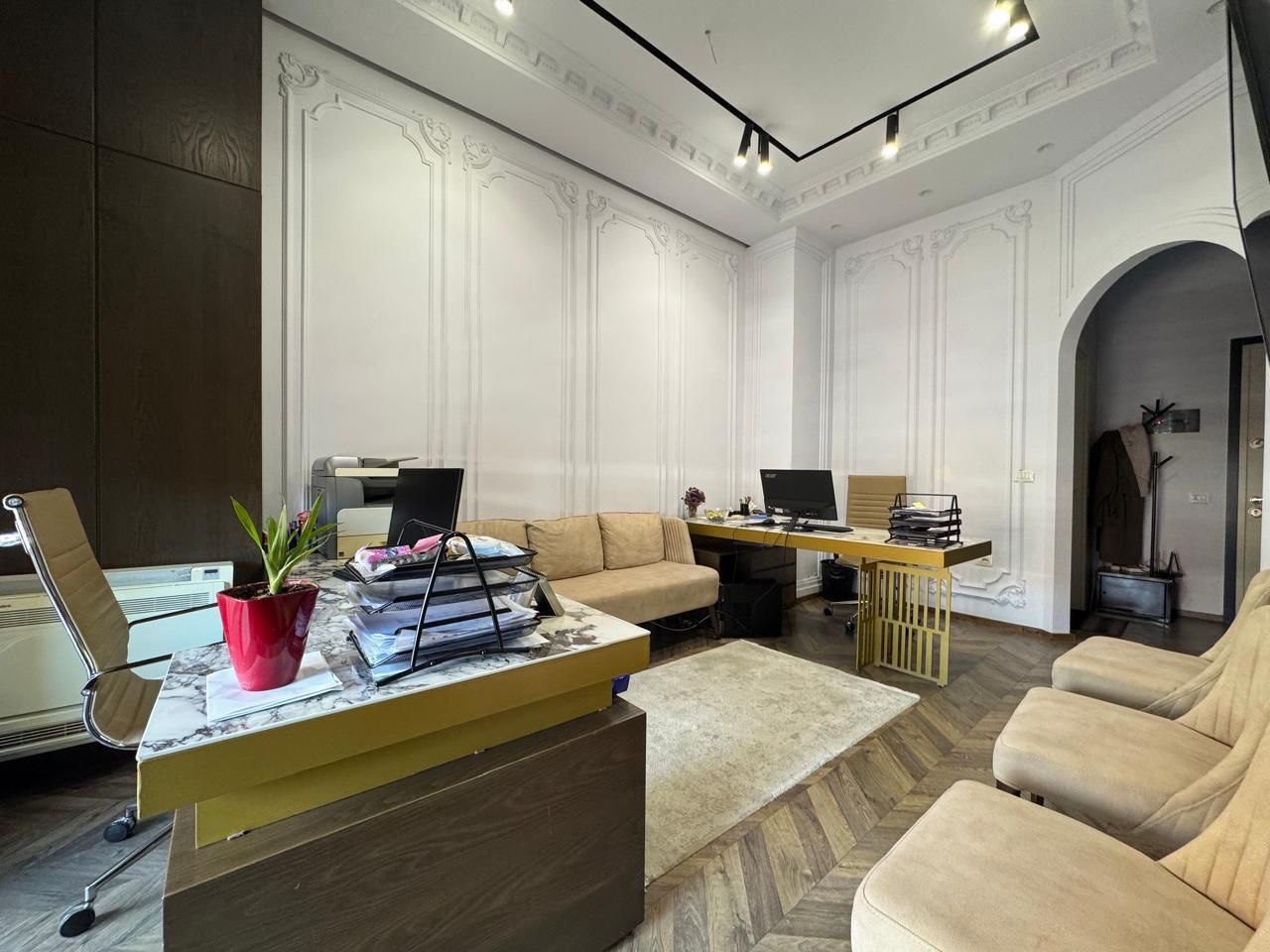 Zyre e investuar per qera, Golden Park Residence, Tirane.