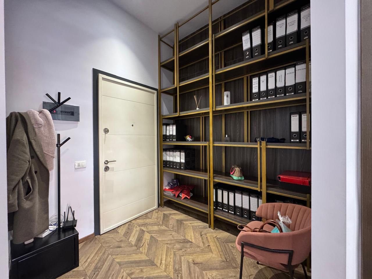Zyre e investuar per qera, Golden Park Residence, Tirane.