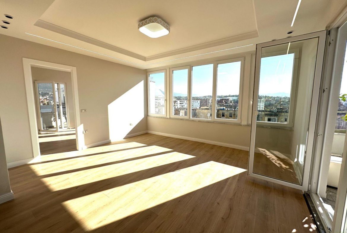 Super apartament 3+1 per shitje, te Xhamlliku, Tirane.