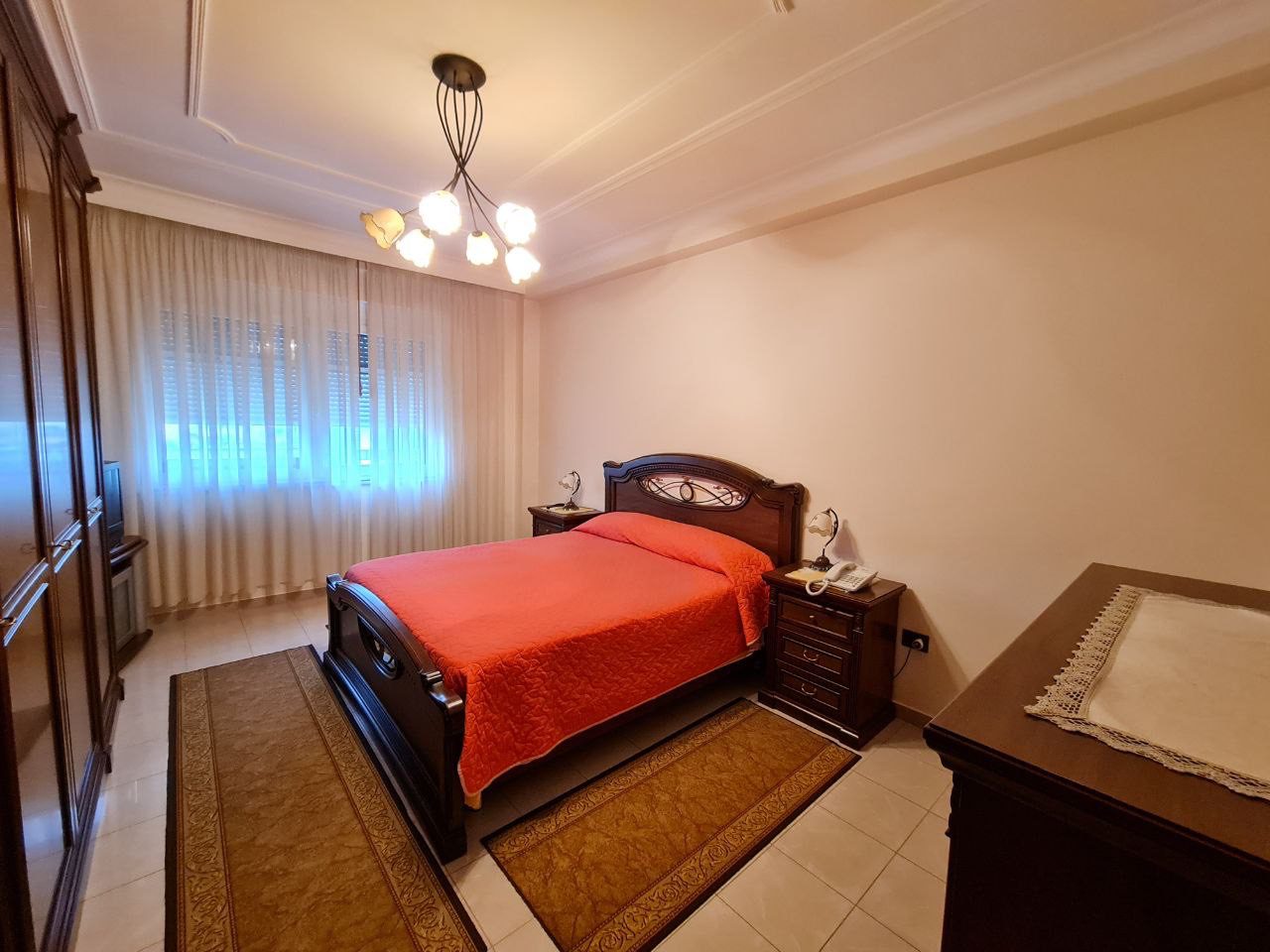 Apartament 2+1 per qera, ne Bllok, Tirane.