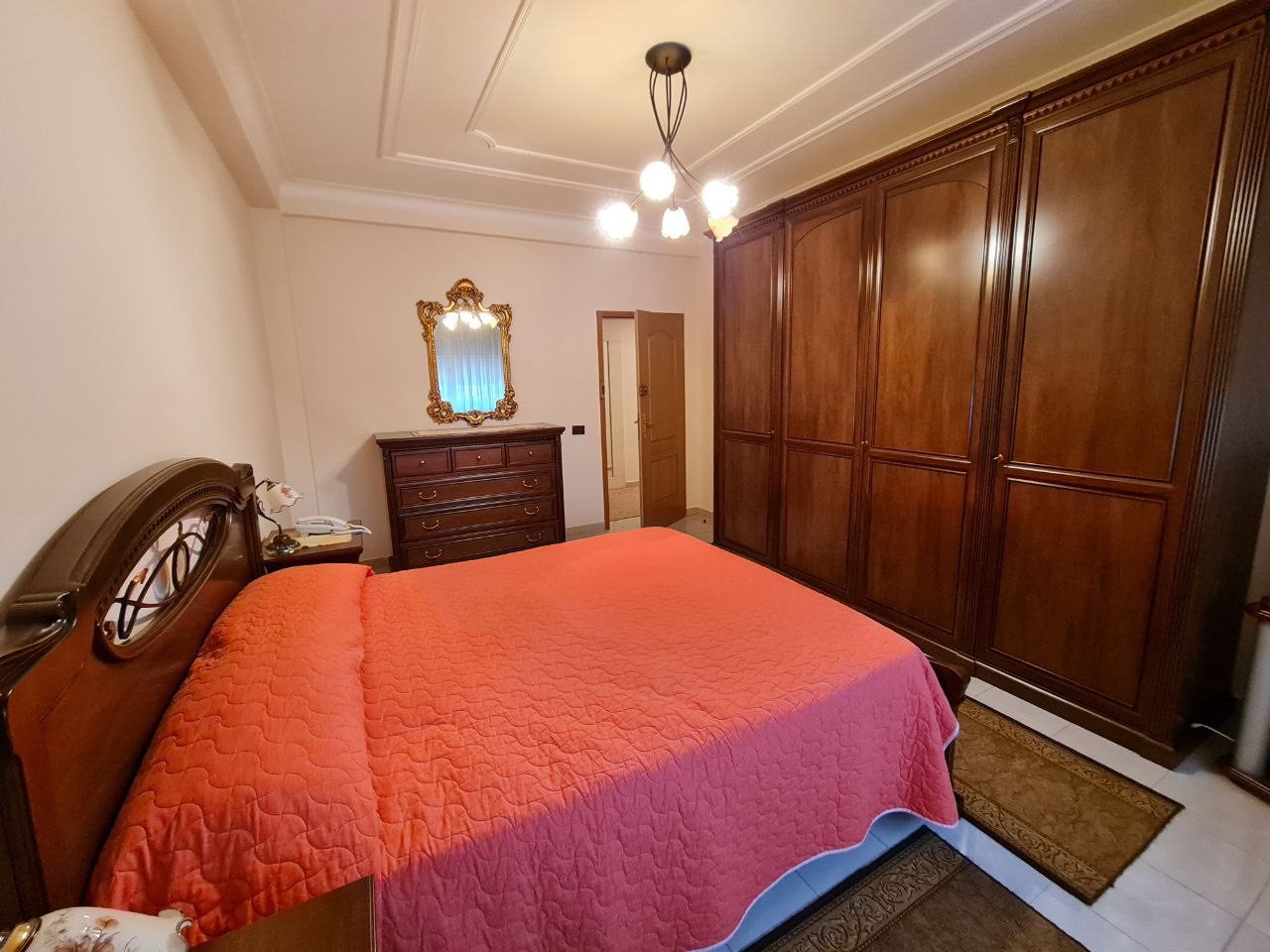 Apartament 2+1 per qera, ne Bllok, Tirane.