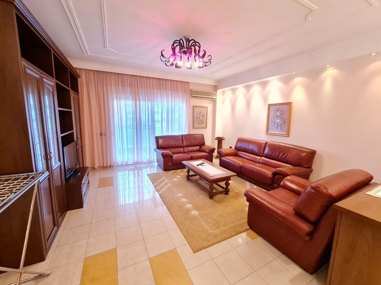Apartament 2+1 per qera, ne Bllok, Tirane.