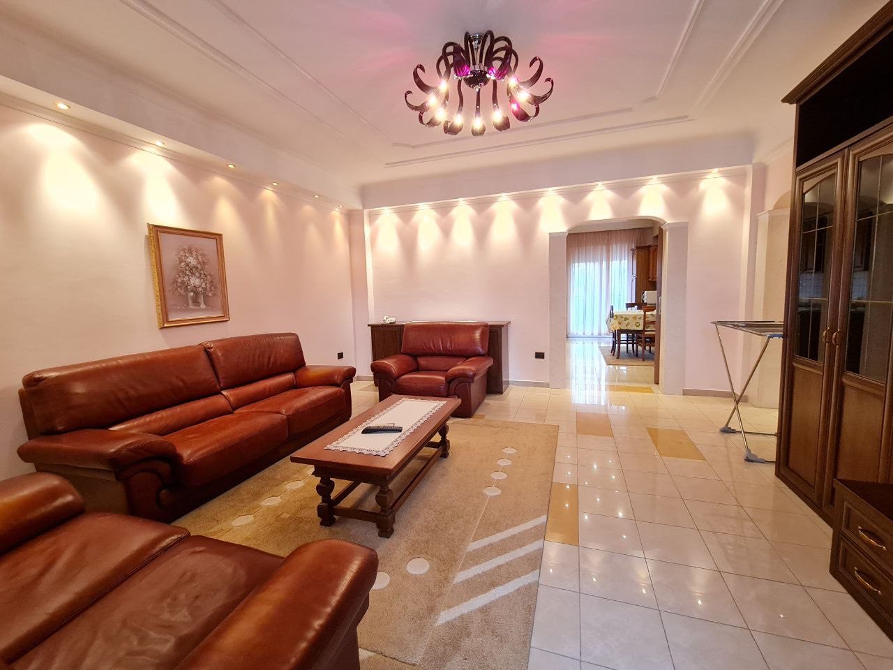 Apartament 2+1 per qera, ne Bllok, Tirane.