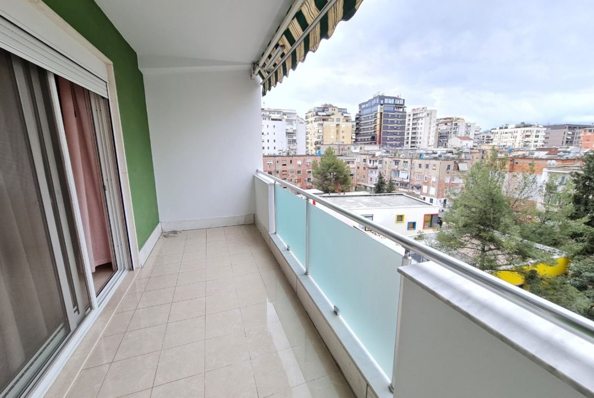 Apartament 2+1 per qera, ne Bllok, Tirane.