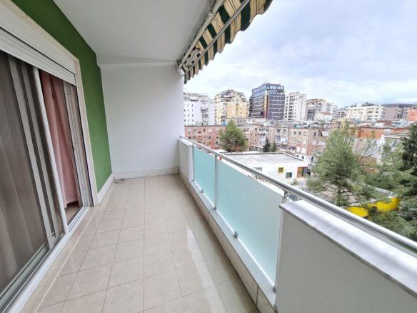 Apartament 2+1 per qera, ne Bllok, Tirane.