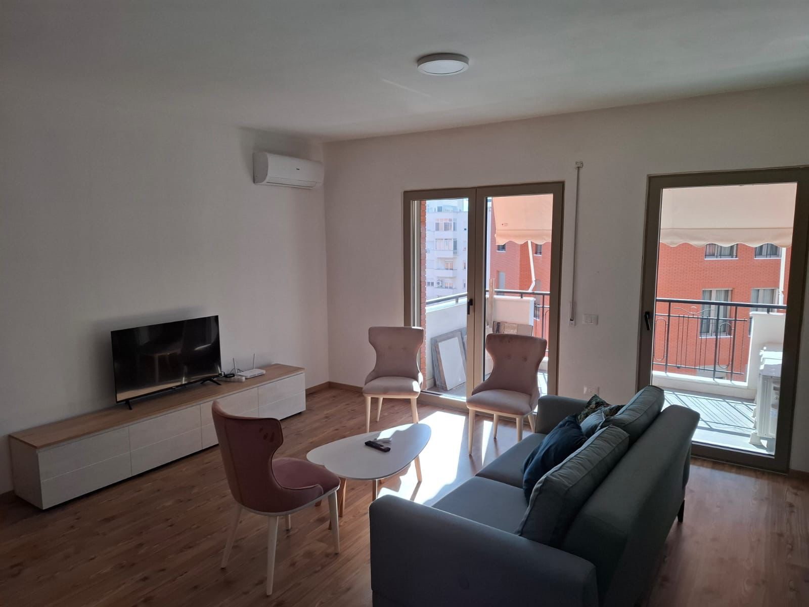 Apartament 1+1 per qera, te kompleksi Delijorgji, Tirane.