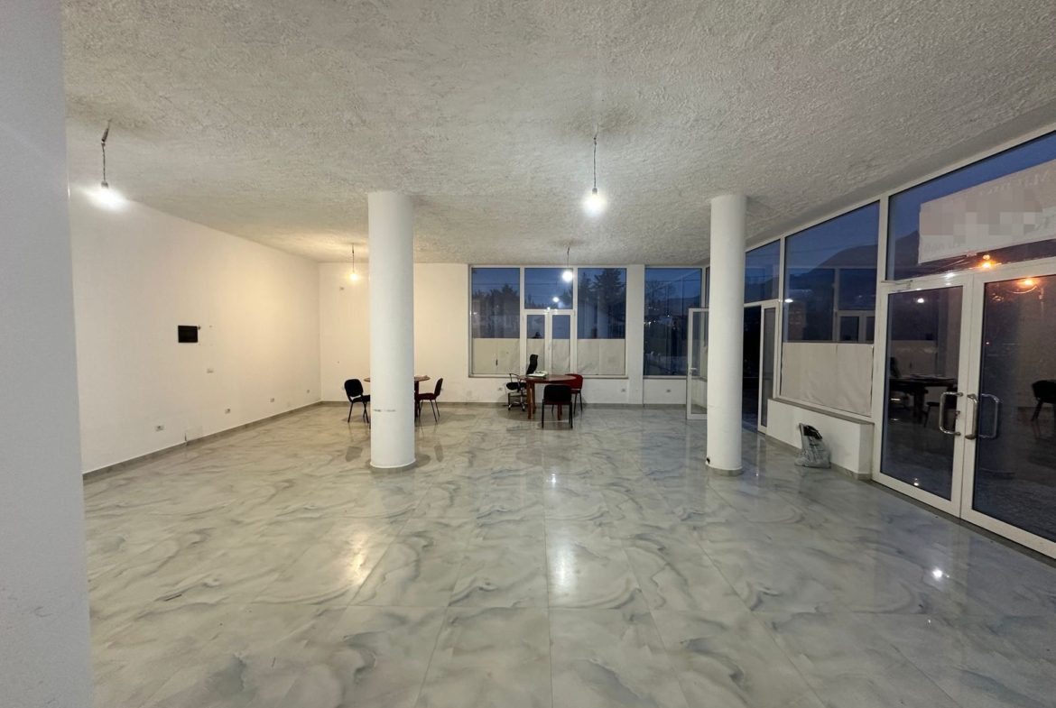 Ambient biznesi per qera, ne Berzhite, Tirane.