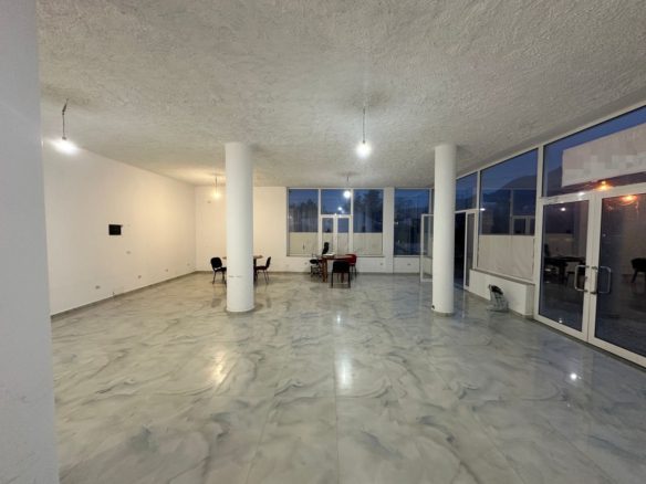 Ambient biznesi per qera, ne Berzhite, Tirane.
