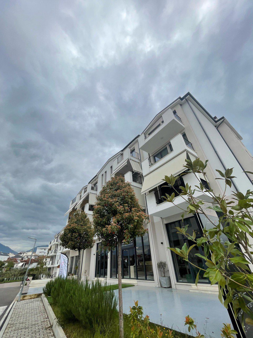IMAGE 2025-04-01 23:35:58 Apartament 2+1 per shitje, Oasis Lake Residence, Tirane.
