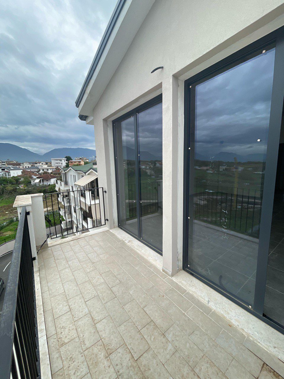 Apartament 2+1 per shitje, Oasis Lake Residence, Tirane.