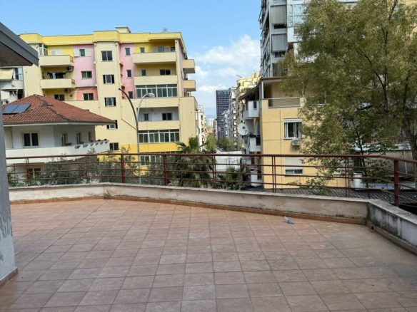 Apartament 3+1 per shitje, prane Kopshtit Botanik, Tirane.