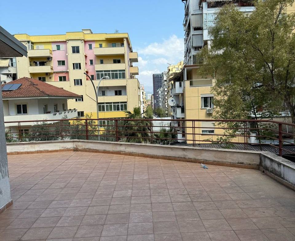 Apartament 3+1 per shitje, prane Kopshtit Botanik, Tirane.
