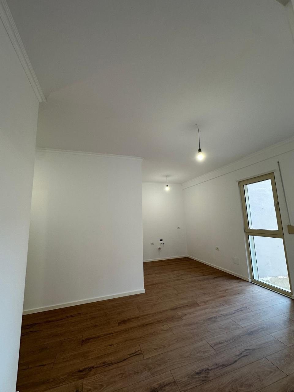 Apartament 1+1 per shitje, te Prokuroria, Tirane.