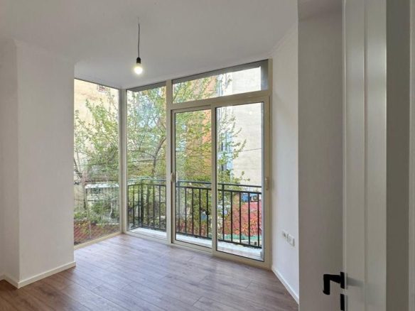 Apartament 1+1 per shitje, te Prokuroria, Tirane.