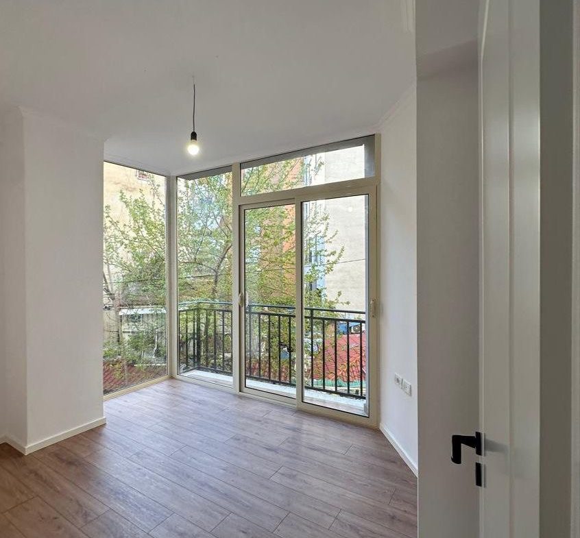 Apartament 1+1 per shitje, te Prokuroria, Tirane.
