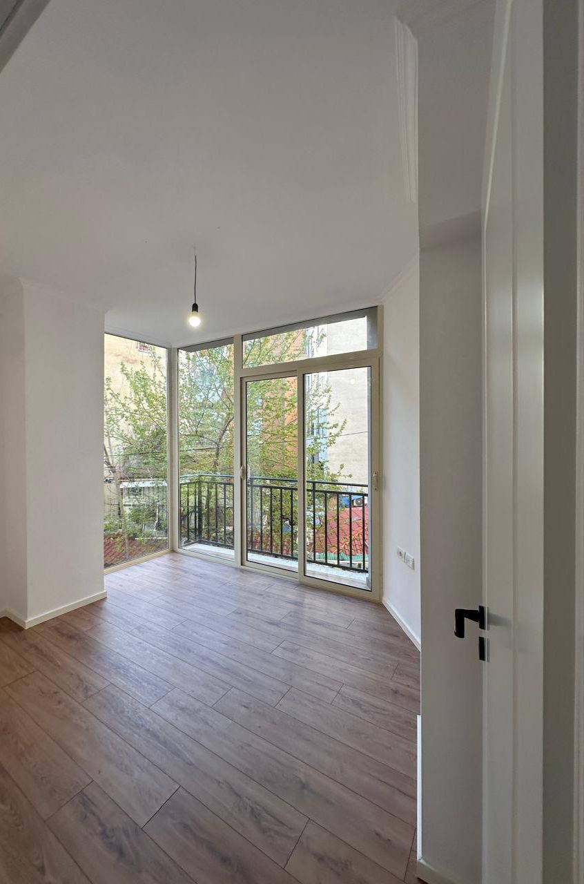 Apartament 1+1 per shitje, te Prokuroria, Tirane.
