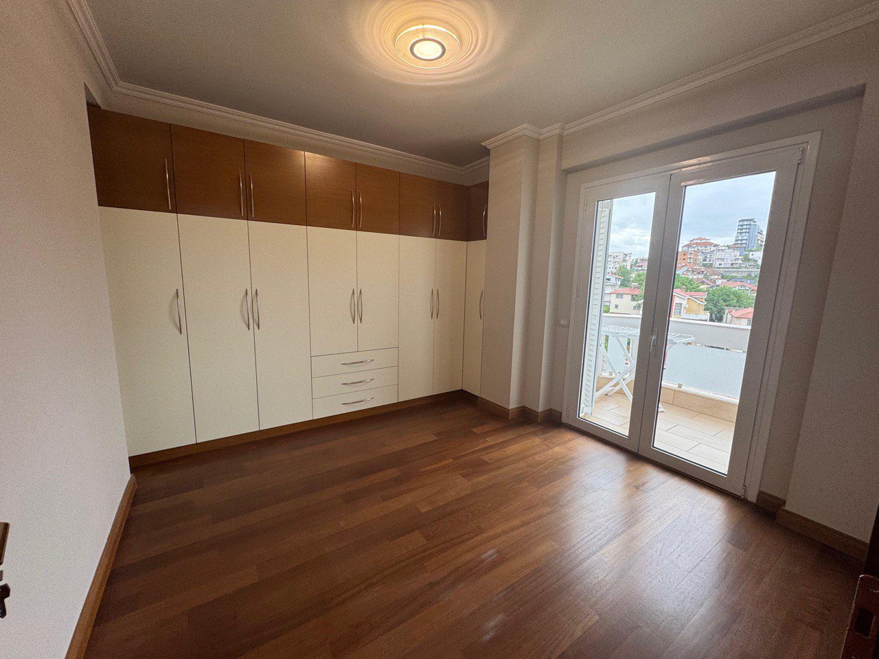 Penthouse per qera, te Vilat Amerikane, Tirane.