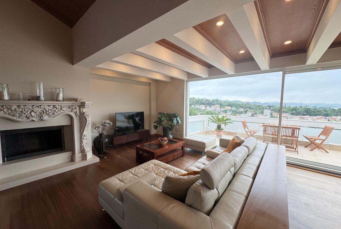 Penthouse per qera, te Vilat Amerikane, Tirane.