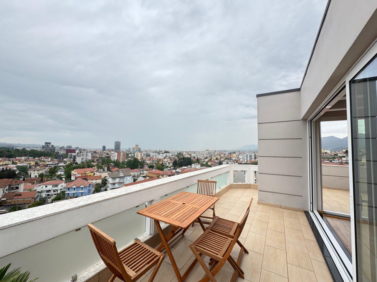 Penthouse per qera, te Vilat Amerikane, Tirane.