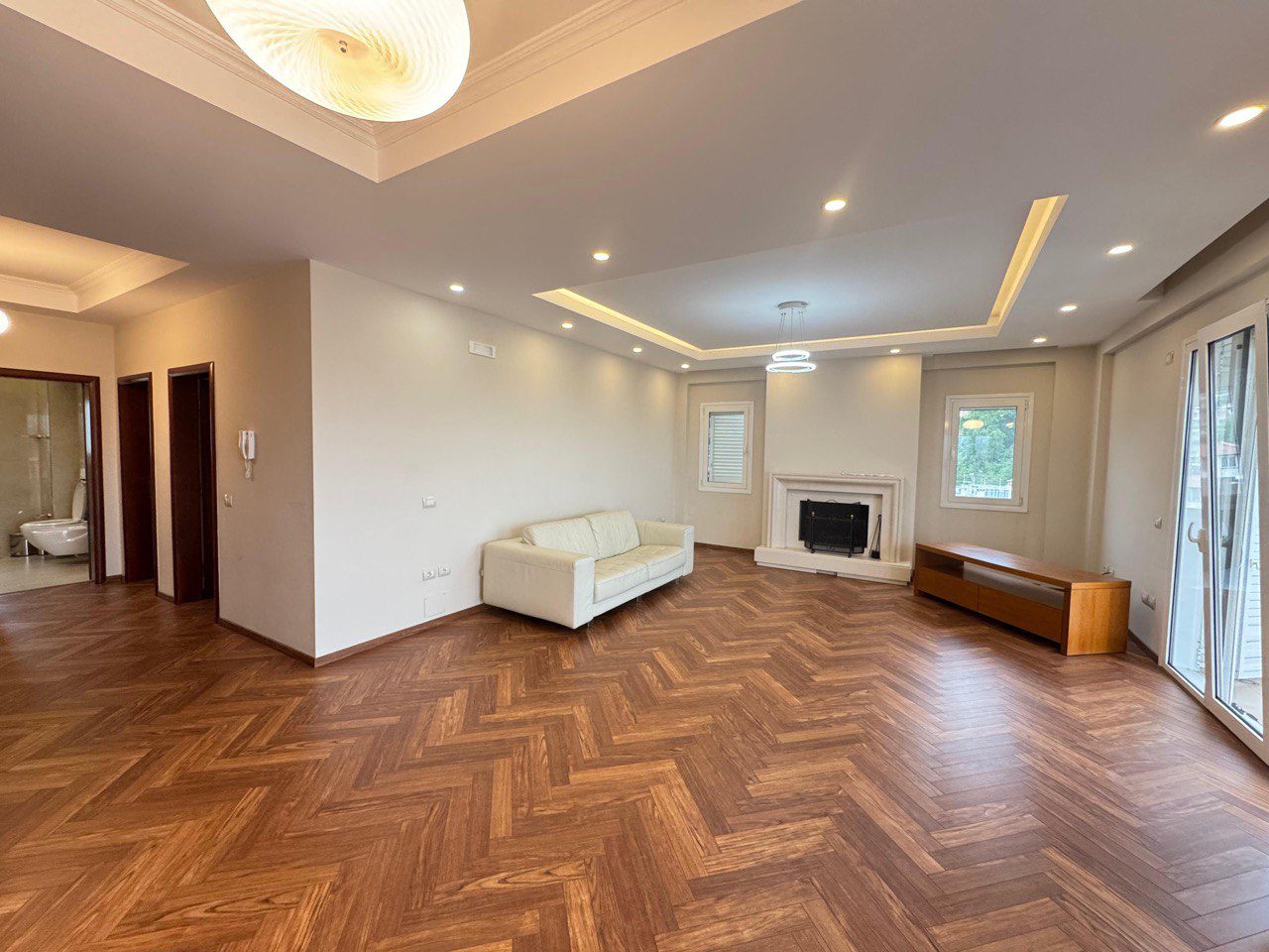 Apartament 3+1 per qera, te Vilat Amerikane, Tirane.